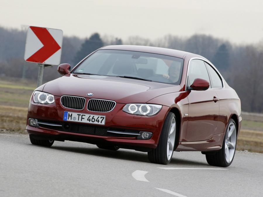  BMW 335i Coupe 2010 года  (фото 9 из 16)